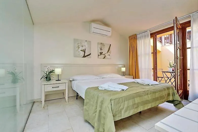 Albizi Vasari Apt 203 Florence